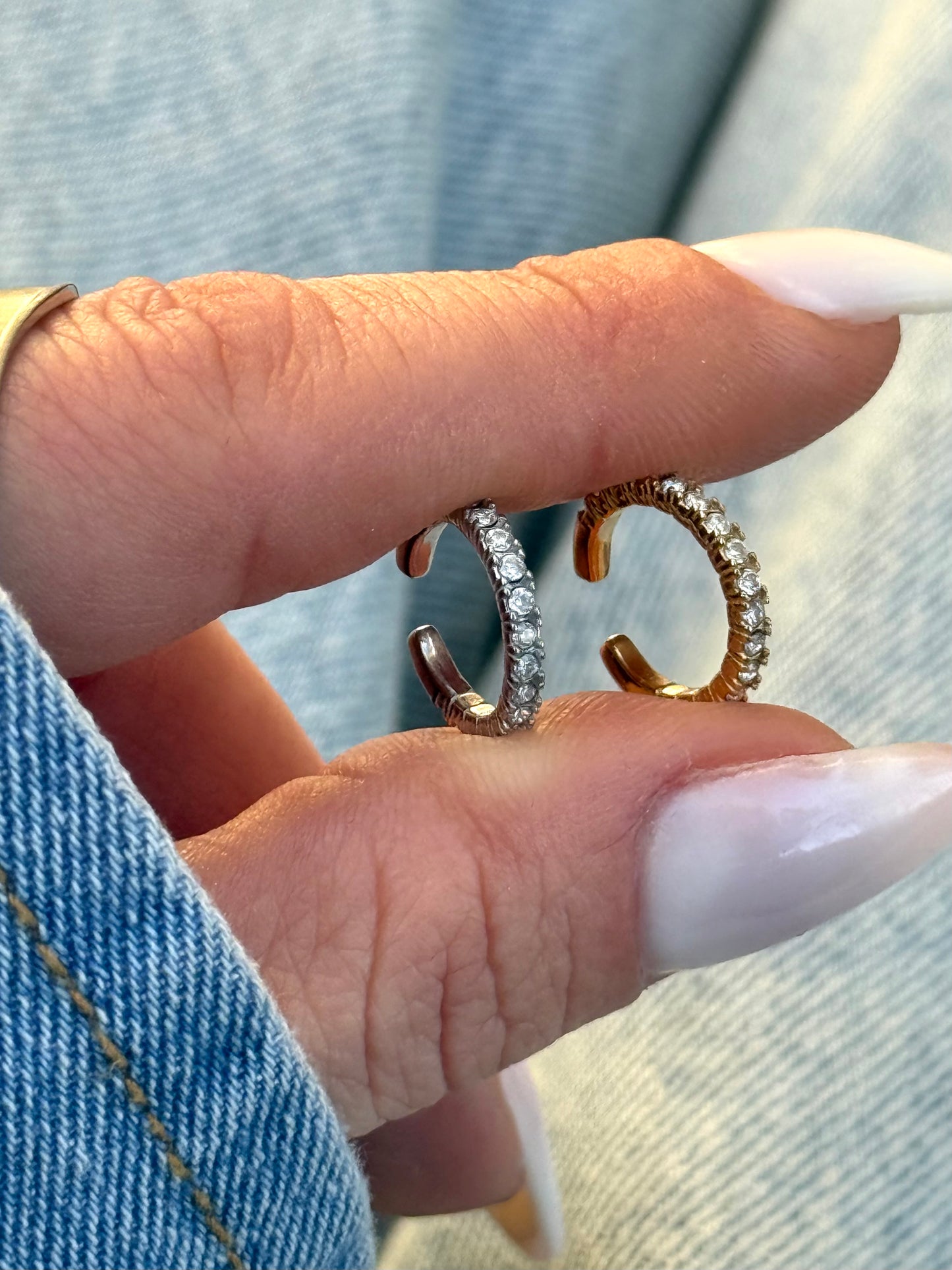 CRYSTAL HUG - ONE PIECE EARRING