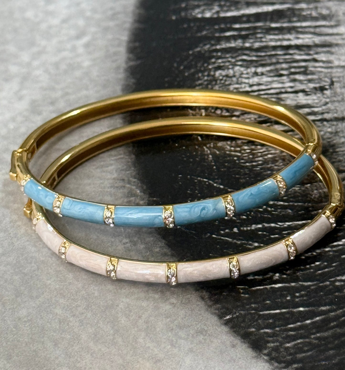 SOFT GLOW BANGLE