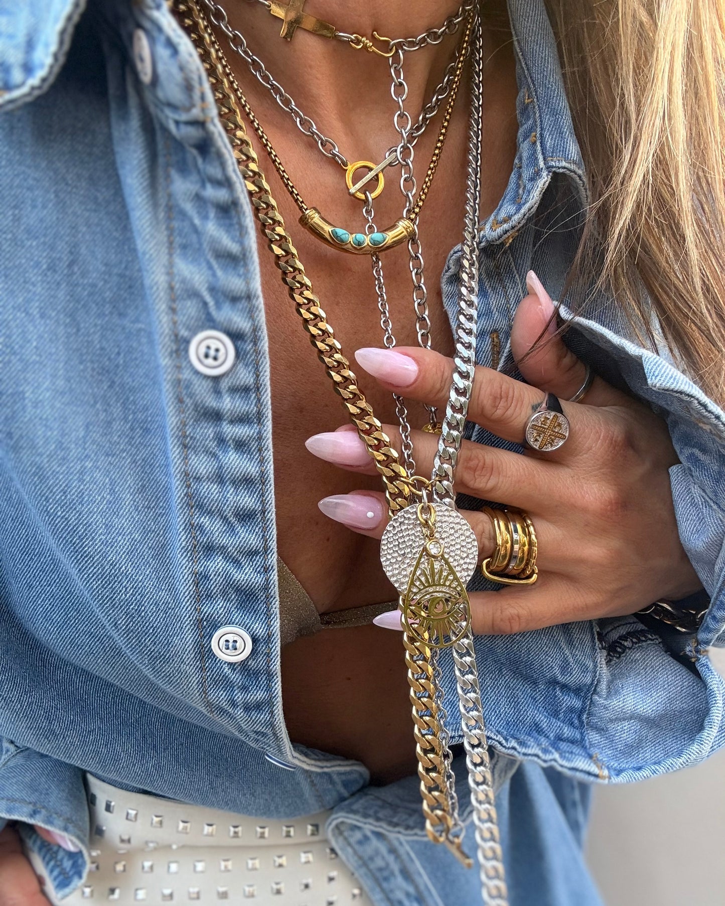 TURQUOISE CURVE NECKLACE
