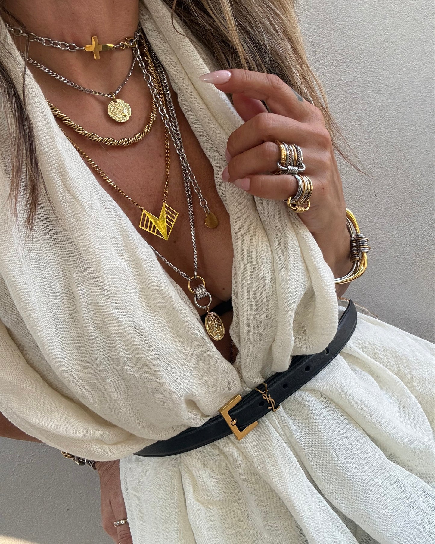 MIXED MEDALLION NECKLACE