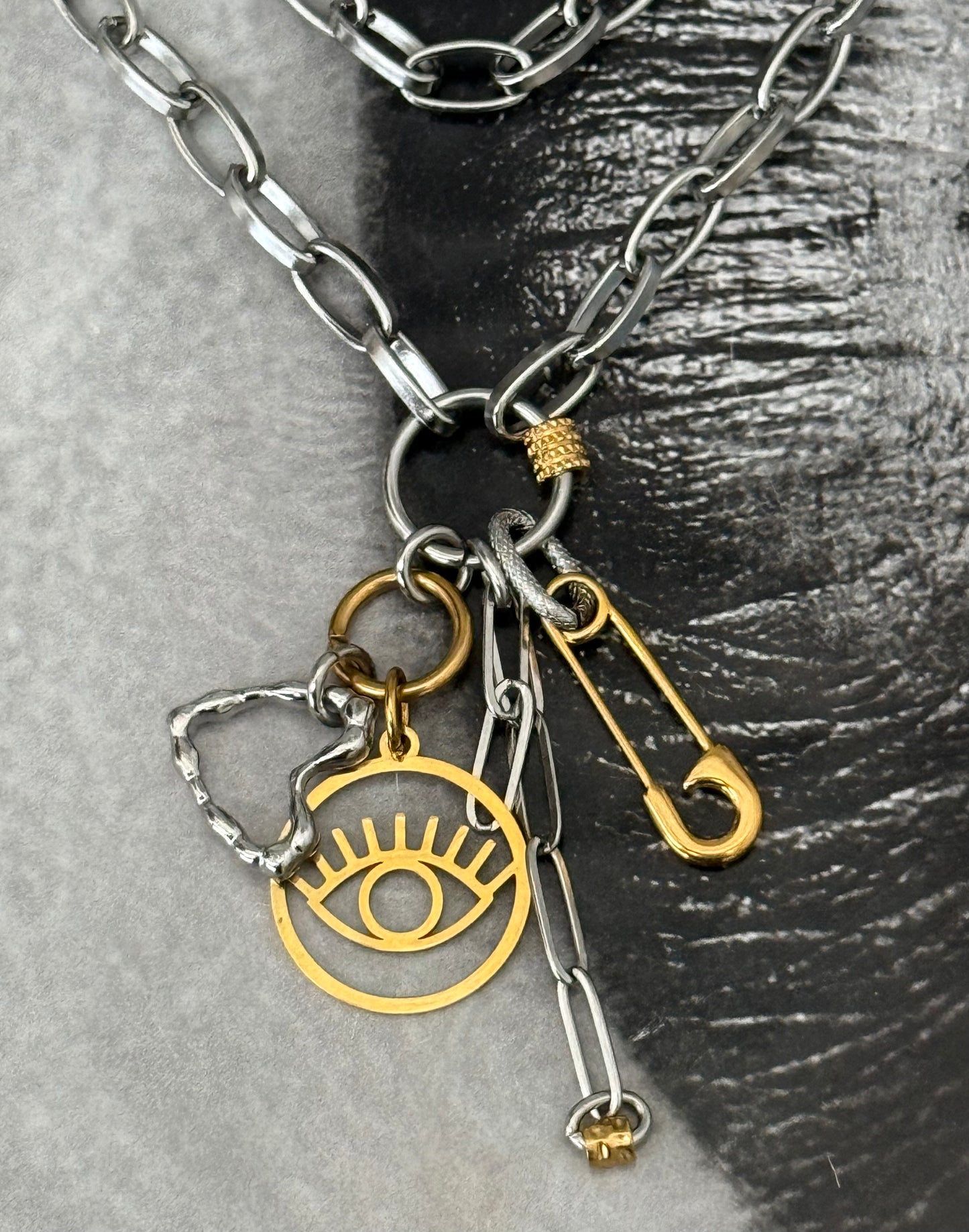 SIGNATURE NECKLACE