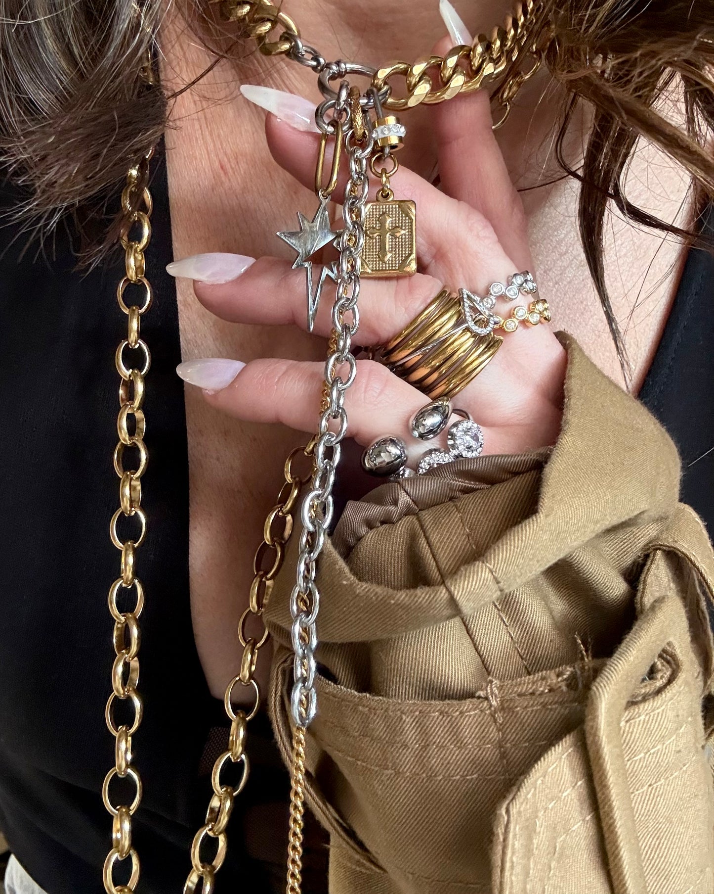 BOLD CHARM CHOKER