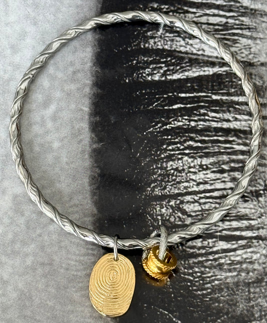 SIGNATURE TWIST BANGLE