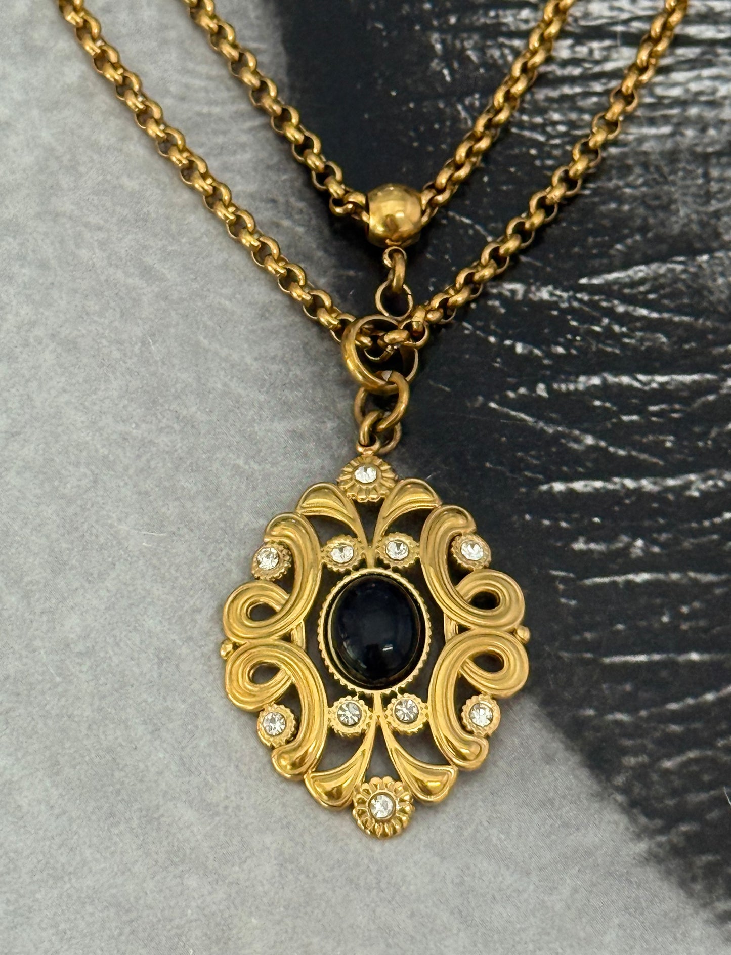 MIDNIGHT MUSE NECKLACE