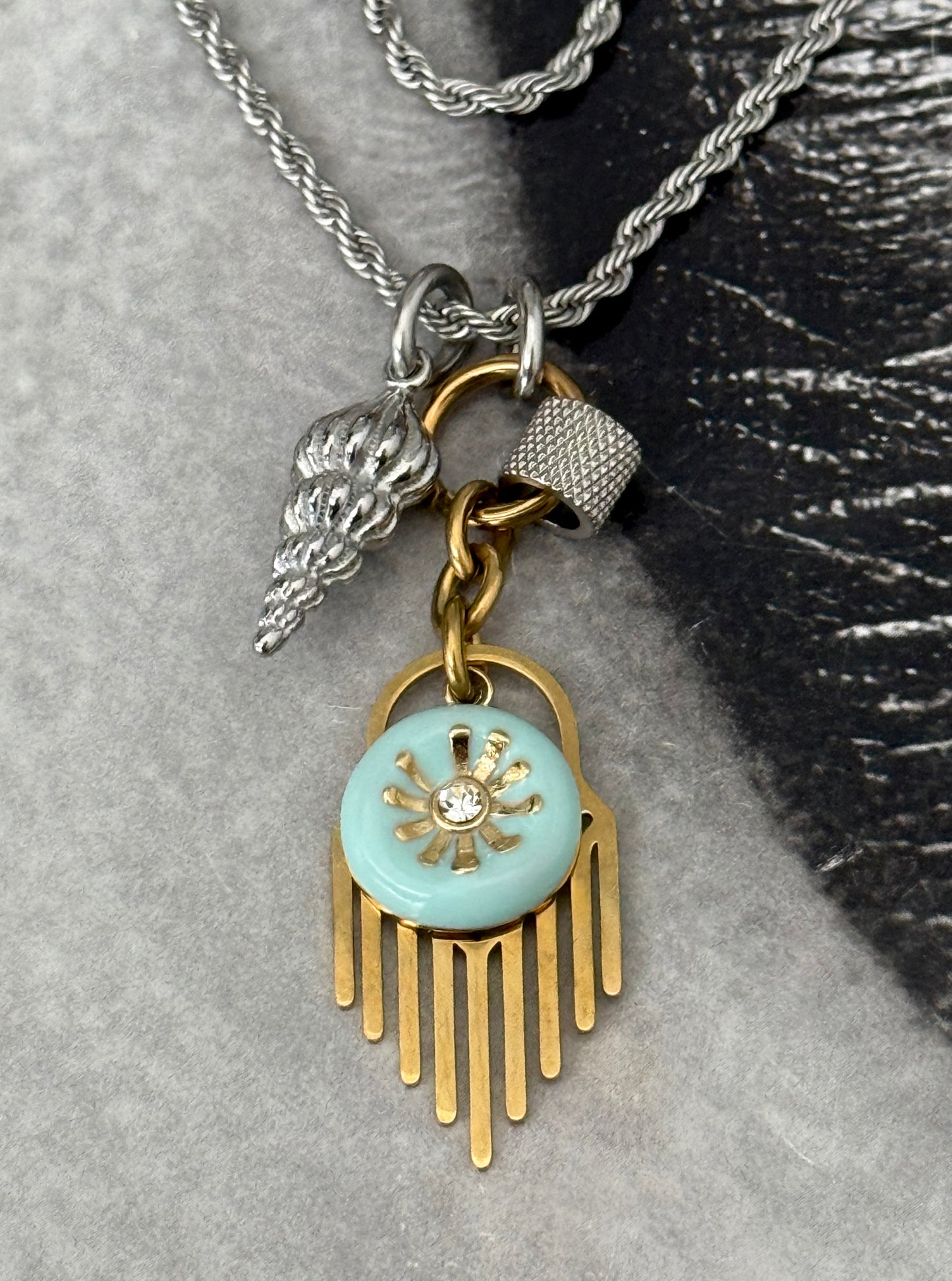 TWISTED MARINE NECKLACE
