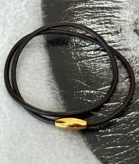 MAGNETIC LEATHER CHOKER