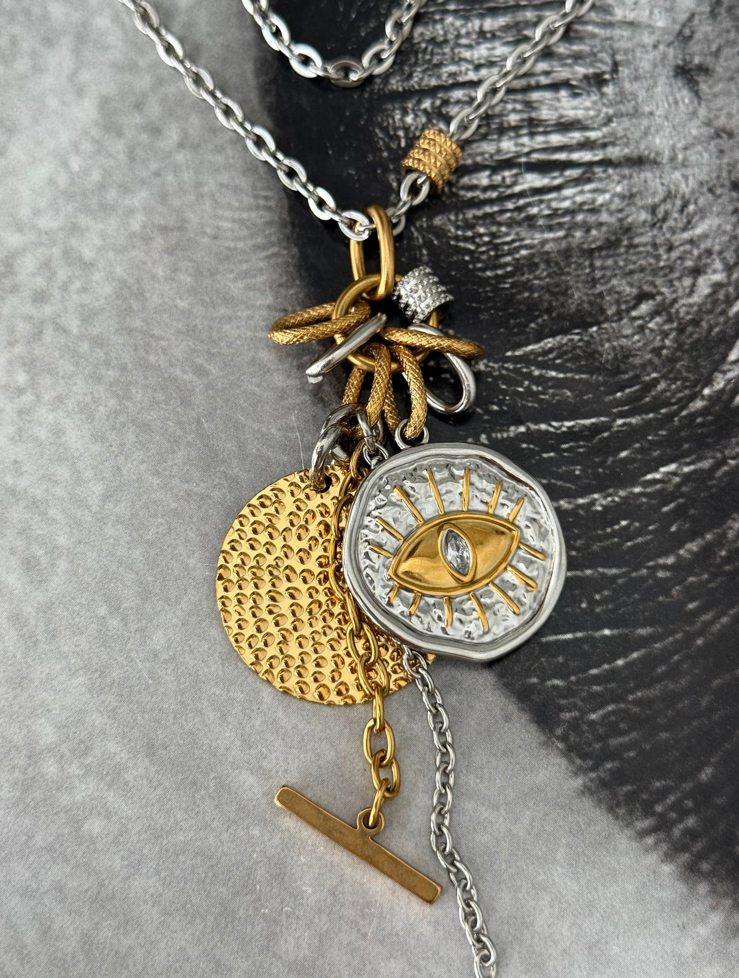 EYE ON STYLE NECKLACE