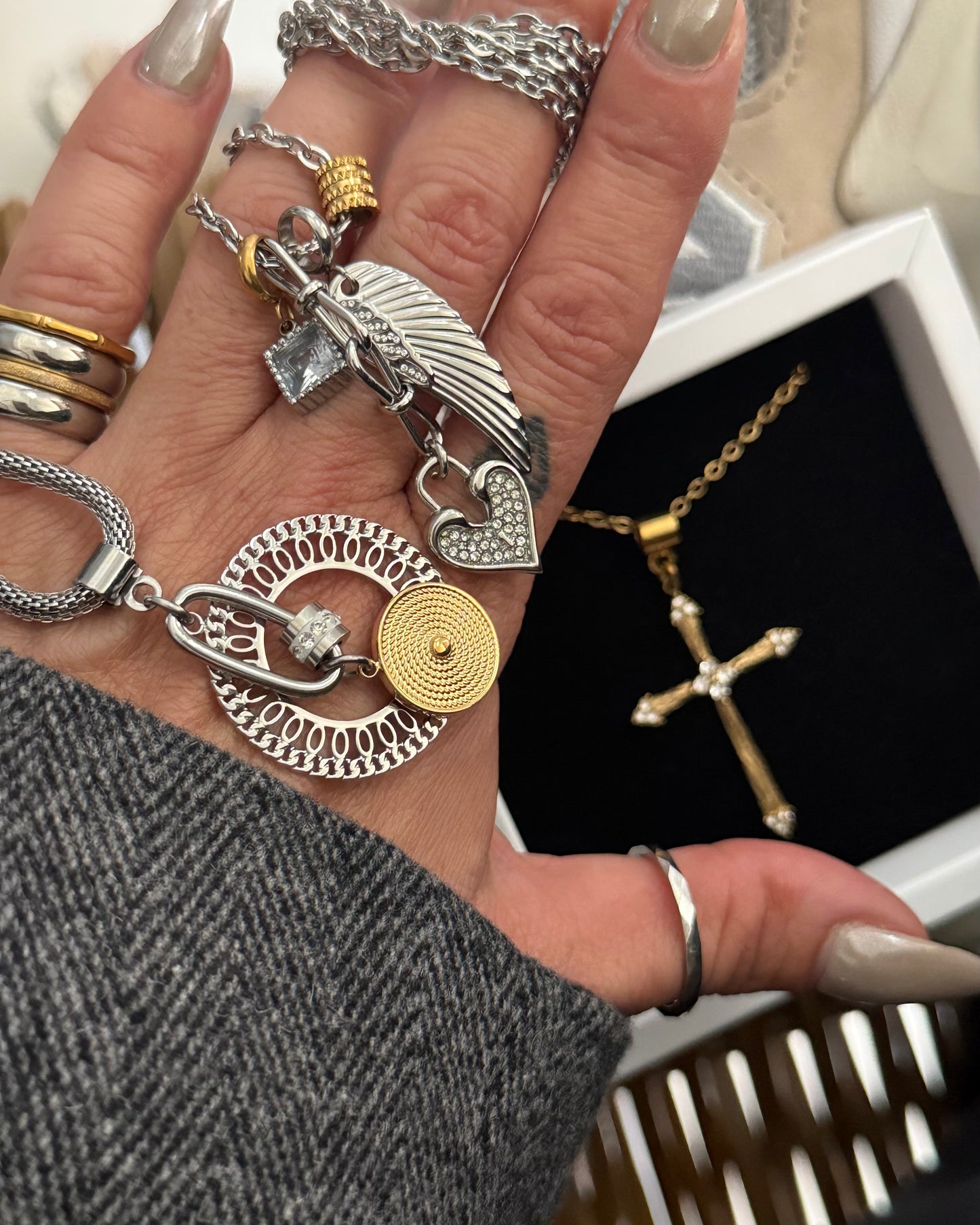 LUXE FAITH GLOW NECKLACE