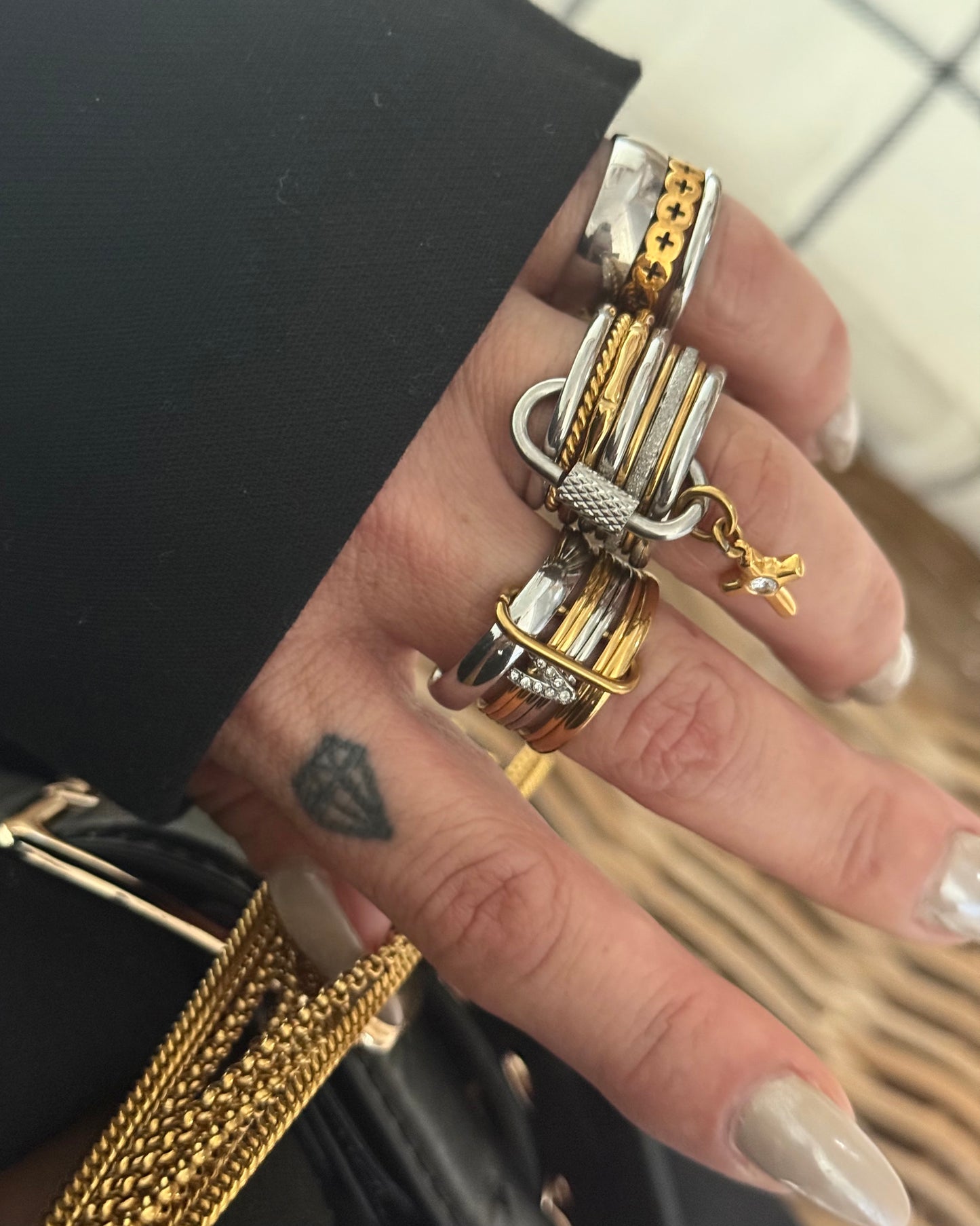 GLEAM SET RING (SIZE 9)