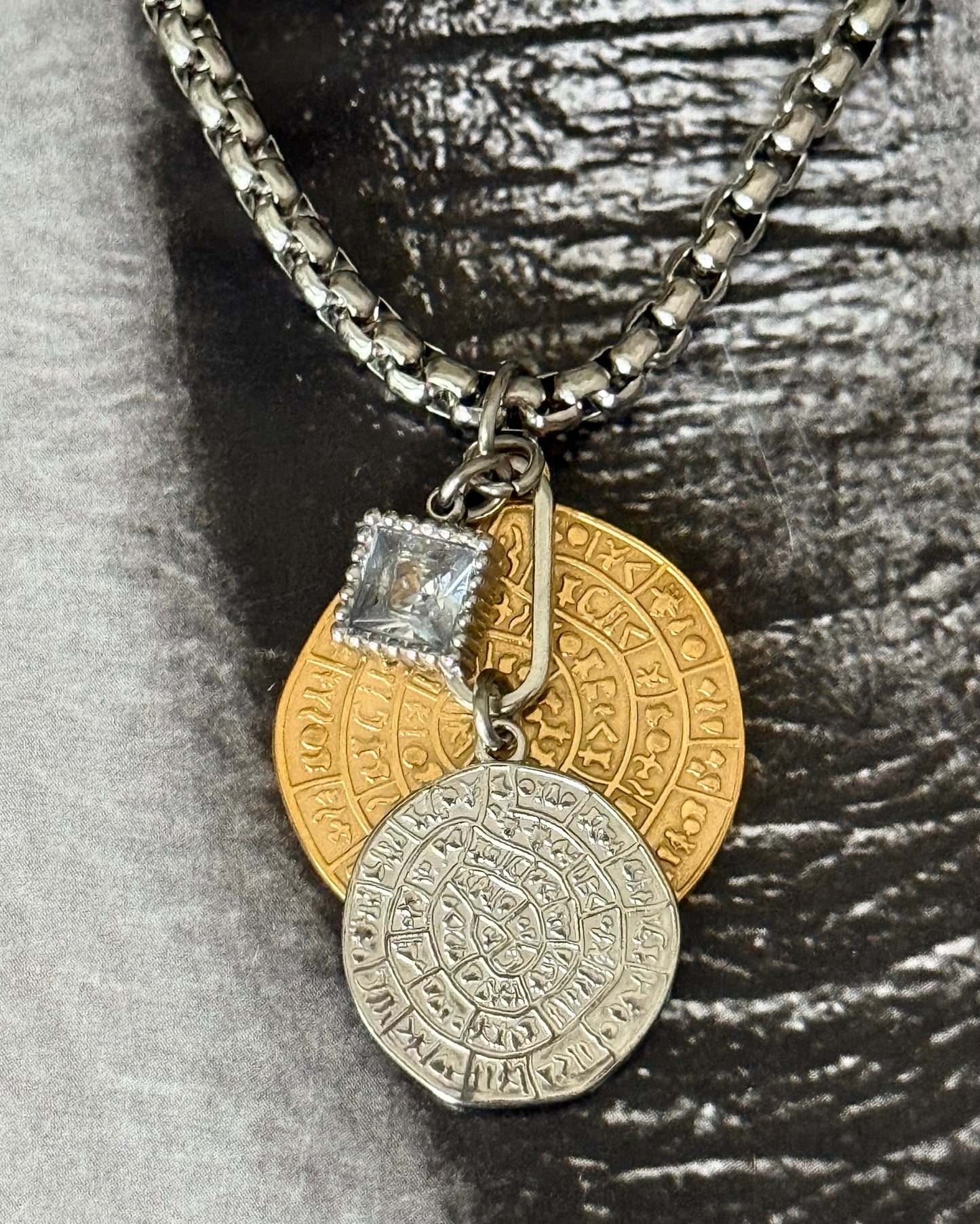 ANCIENT GLOW NECKLACE