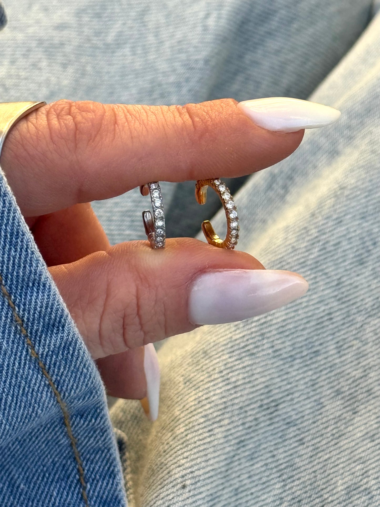 CRYSTAL HUG - ONE PIECE EARRING