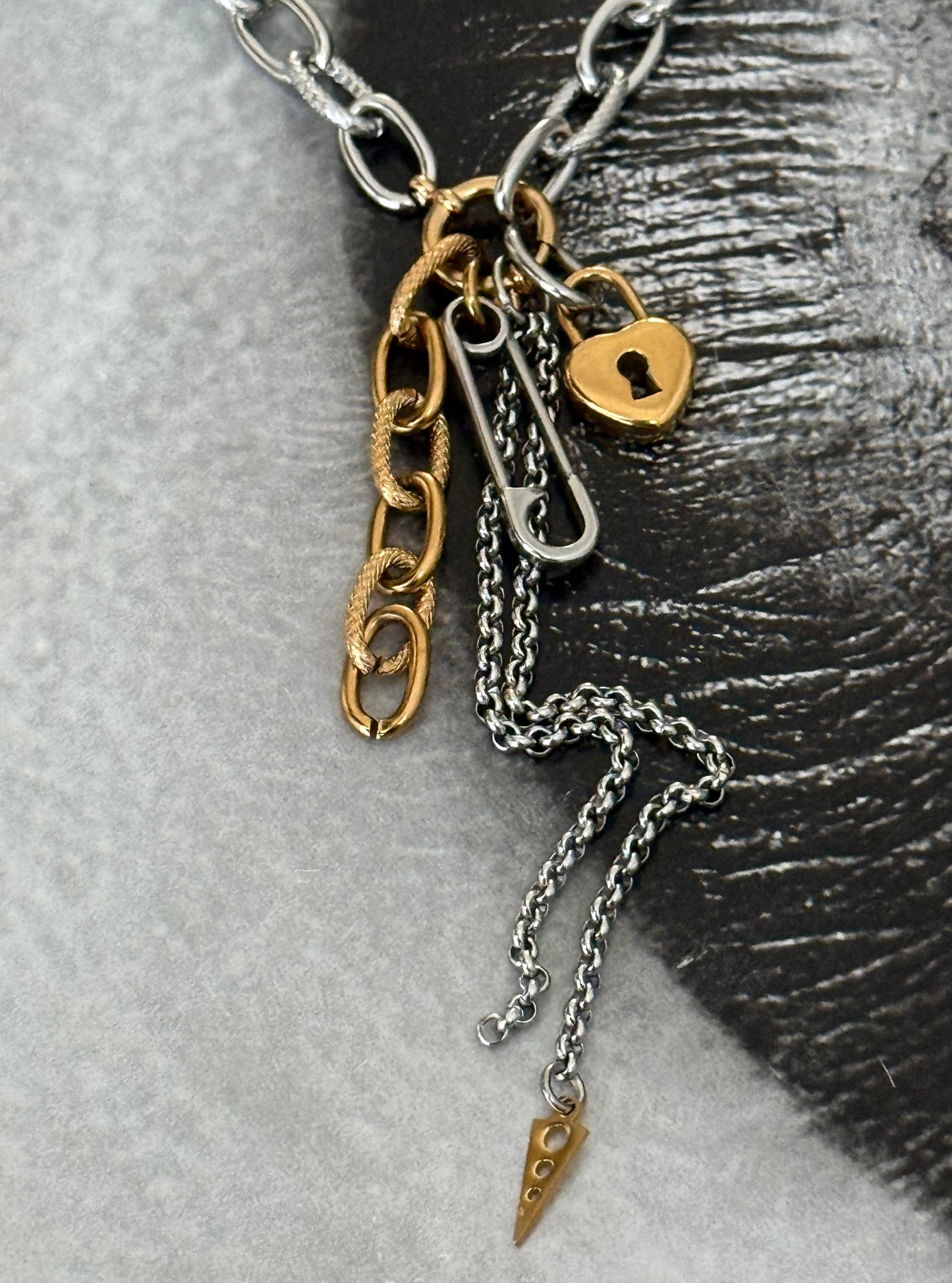 REMOVABLE CHARMS NECKLACE