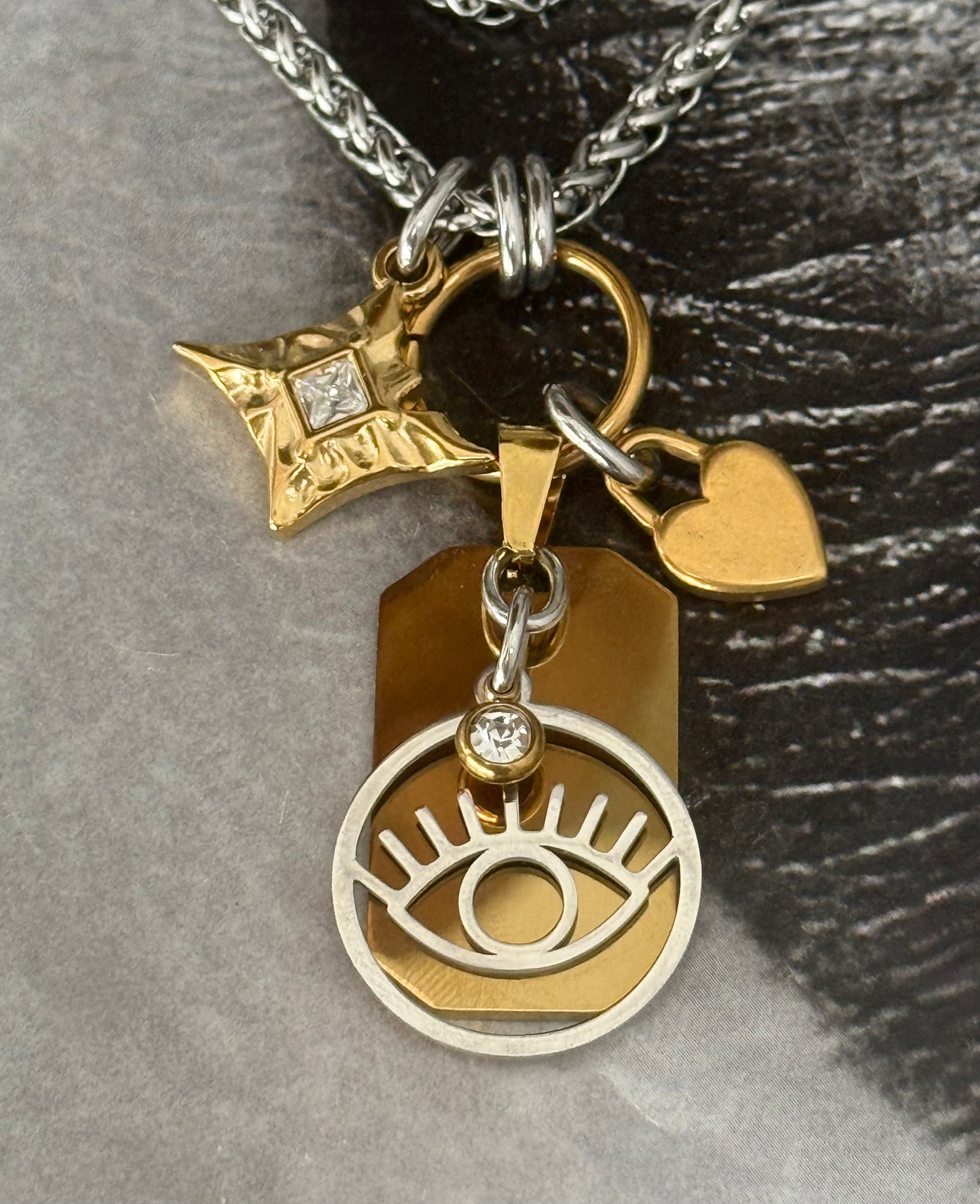 EYE ICON NECKLACE