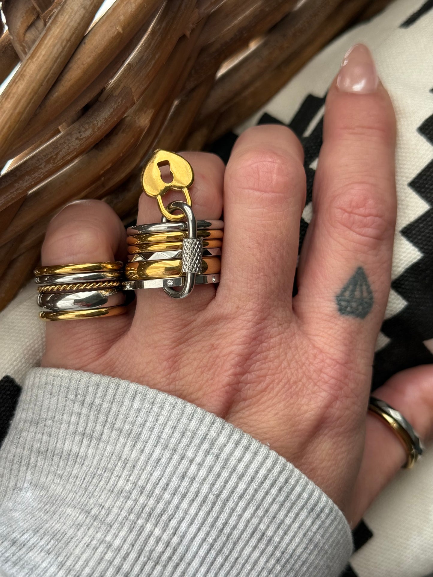 HEARTLOCKER GOLD RING (SIZE 7 & 8)