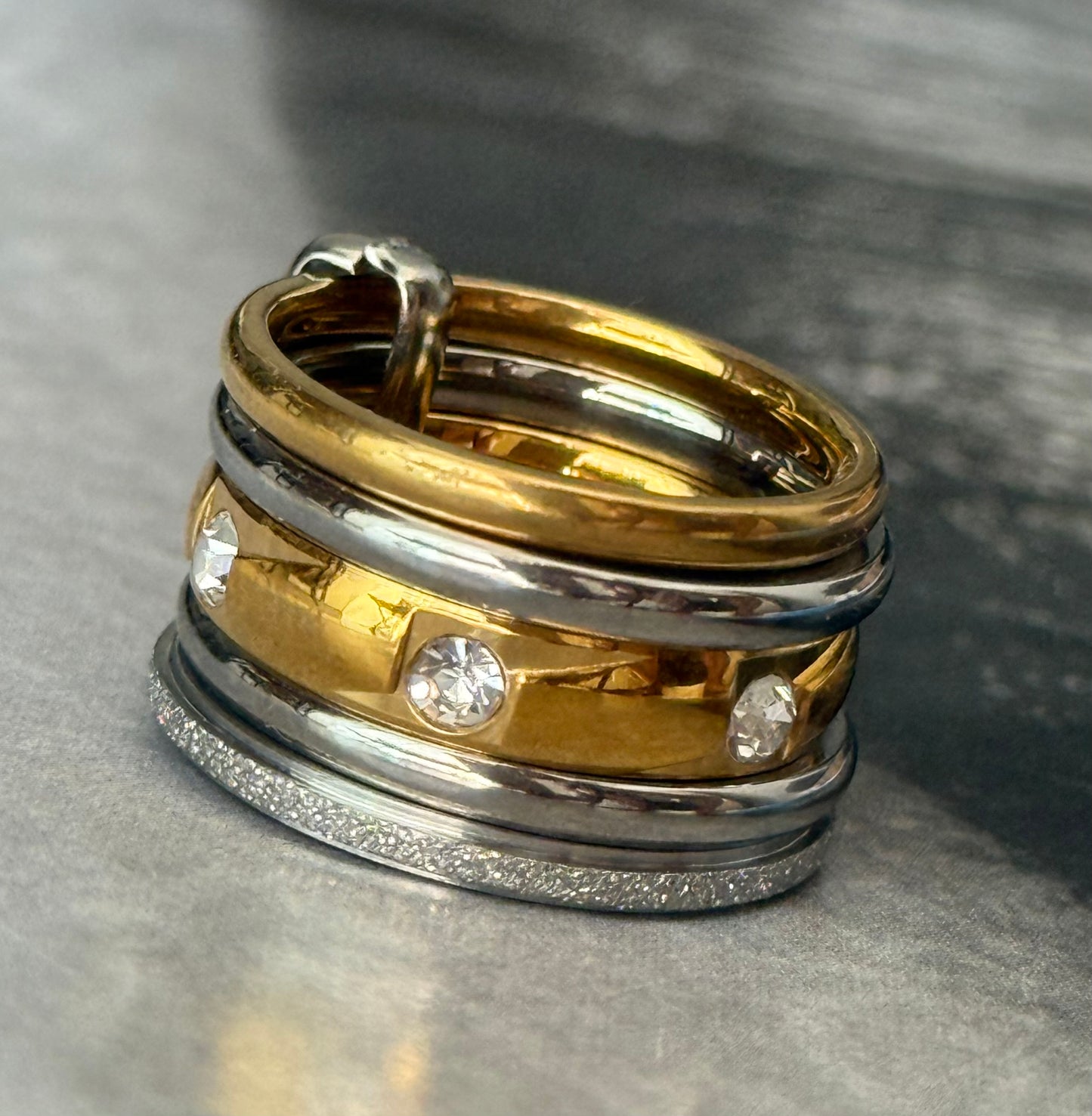 CHEVALIER GOLD SHINE RING (Size 6)