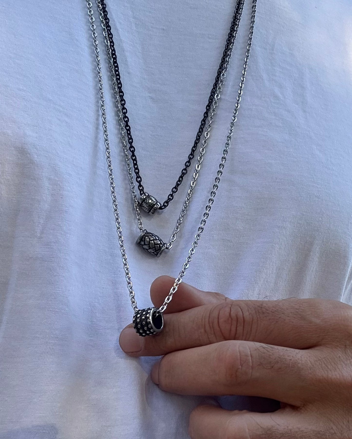 EDGE BARREL NECKLACE