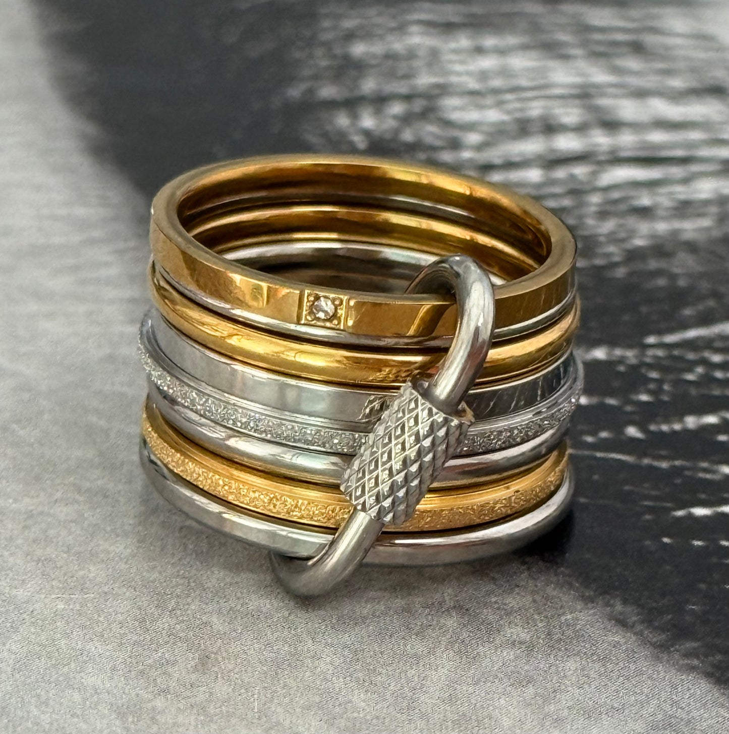 ETERNA LOOP RING (SIZE 10)