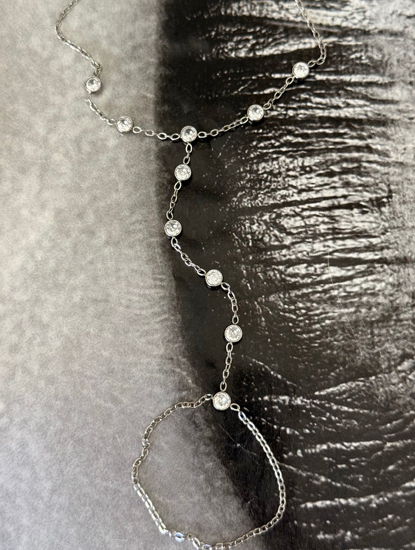 SILVER HAND RING