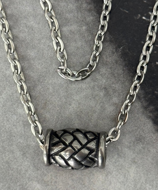 EDGE BARREL NECKLACE