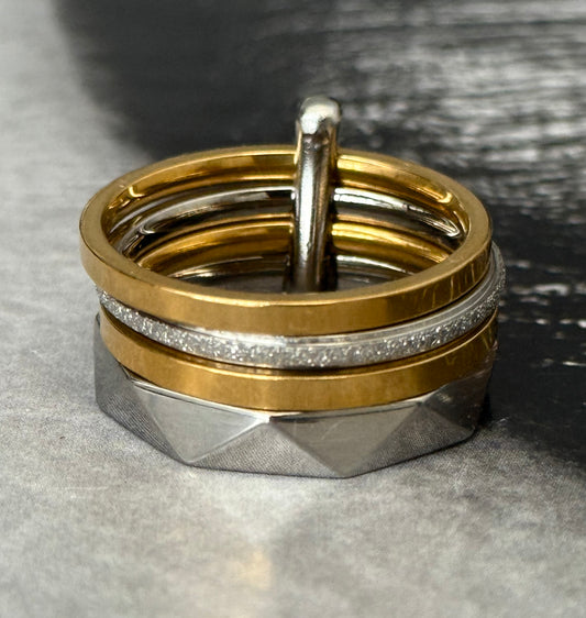 ELEGANCE RING (Size 10)