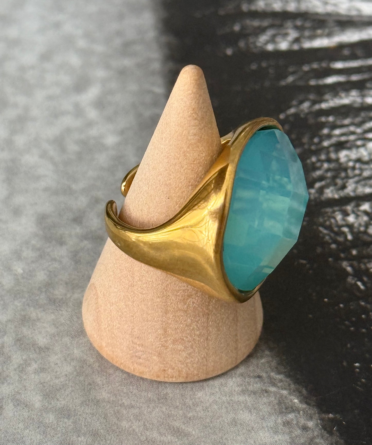 TURQUOISE SIGNET RING