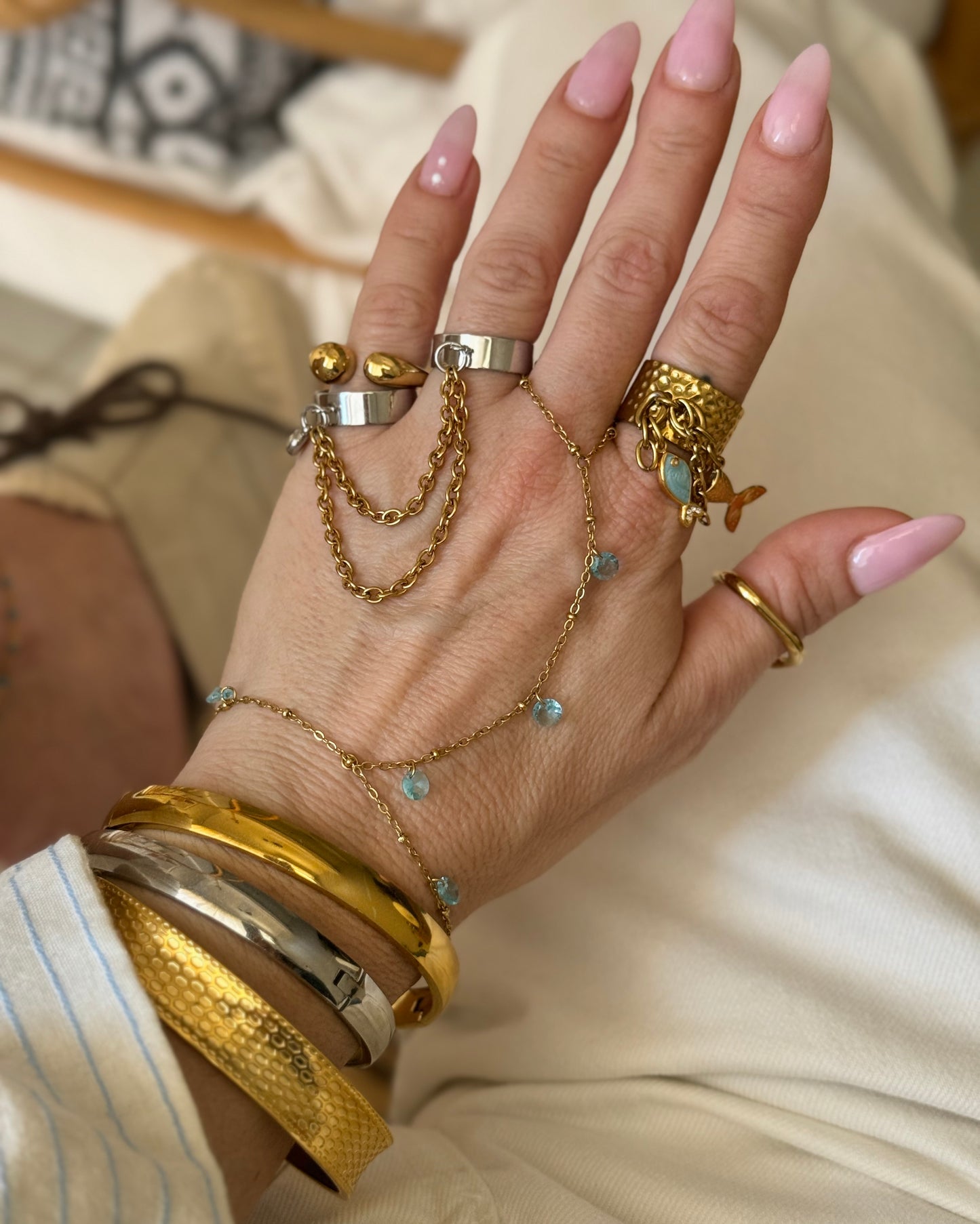 TURQUOISE HAND RING