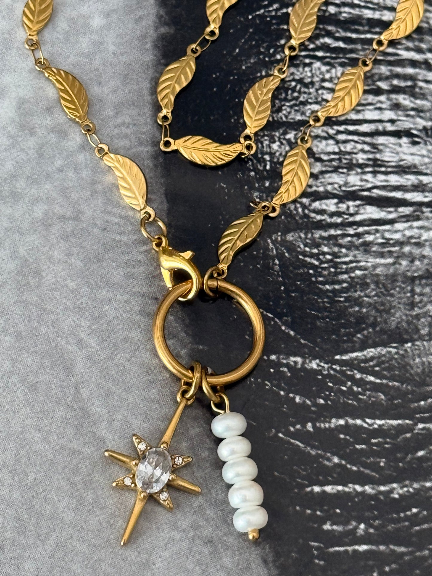 GOLDEN LEAF LARIAT NECKLACE