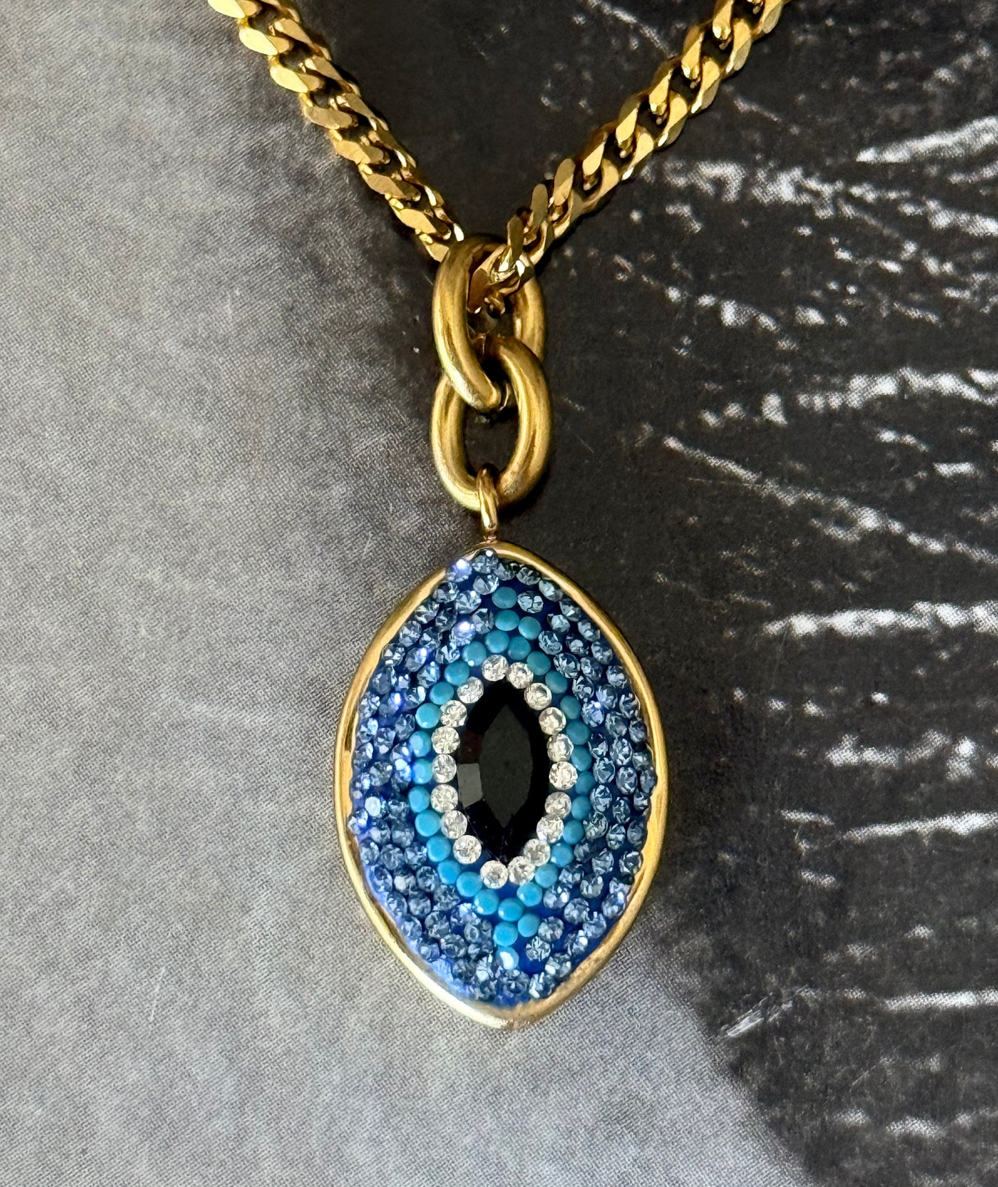 MIDNIGHT EYE NECKLACE