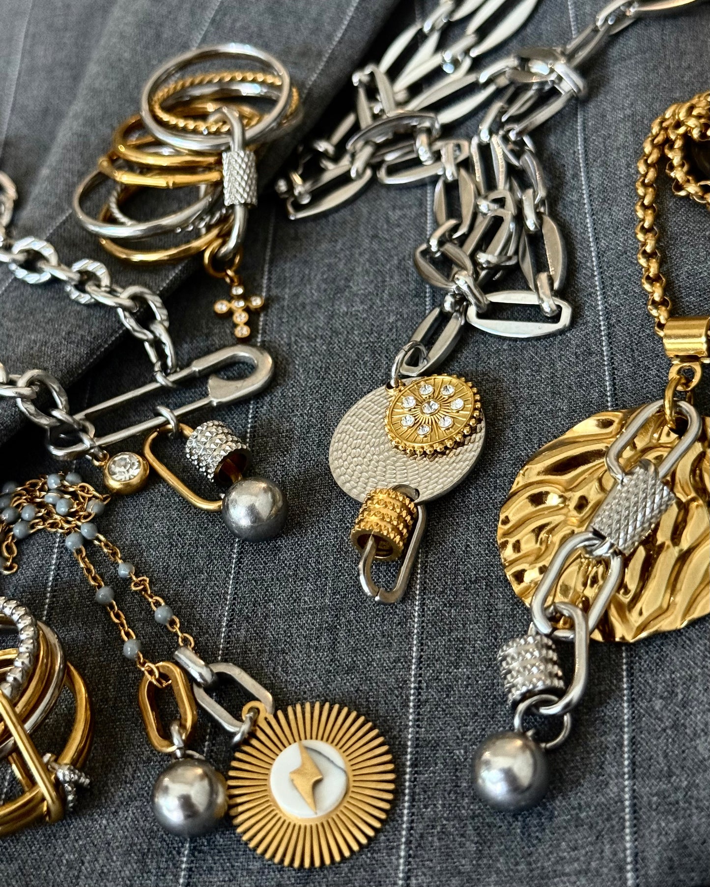 METAL WAVES NECKLACE