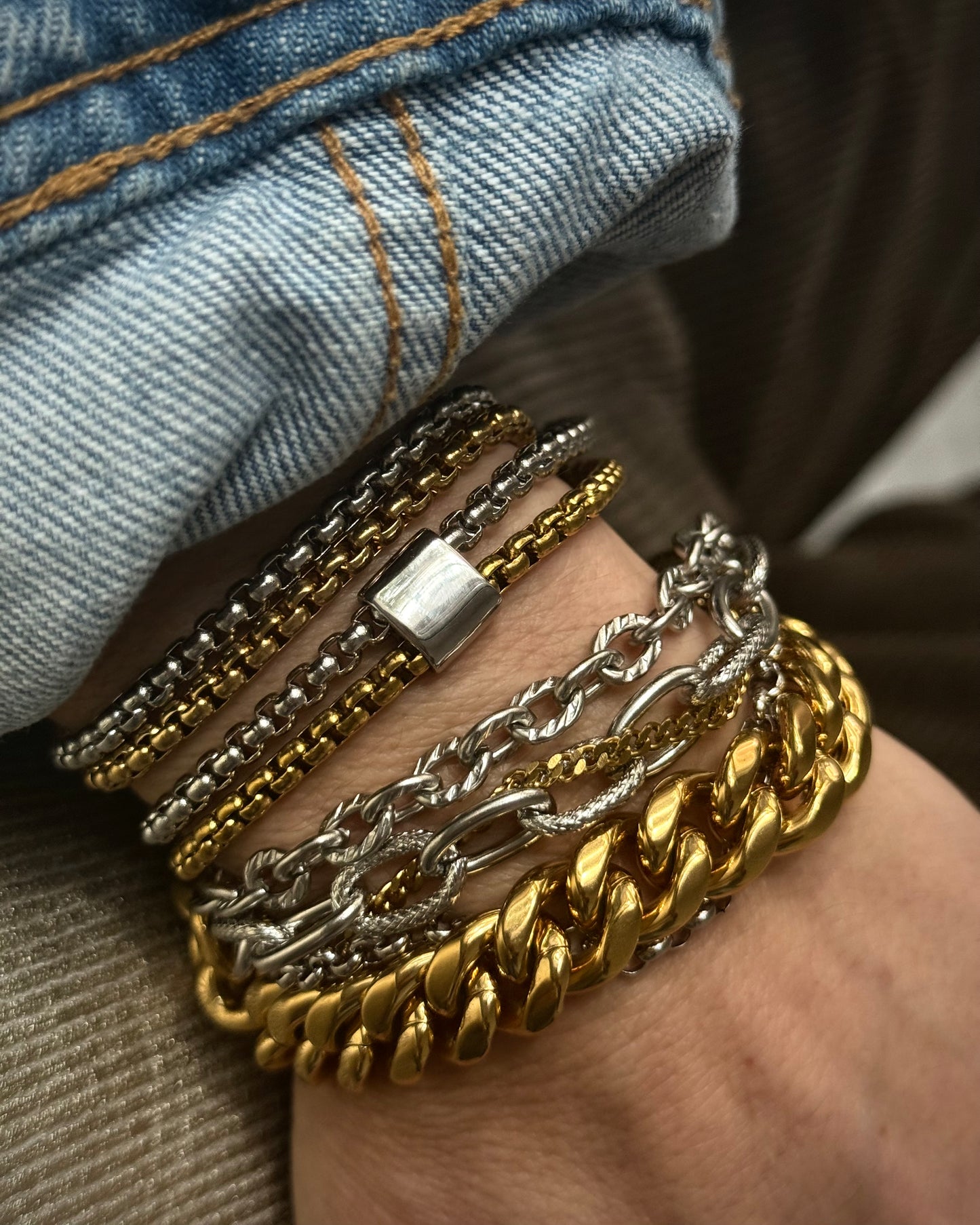 FIVE CHAINS GOLD UNITY BRACELET