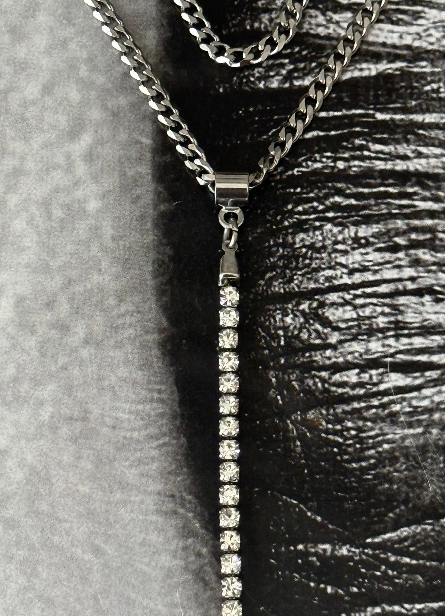 CRYSTAL DROP TIE NECKLACE