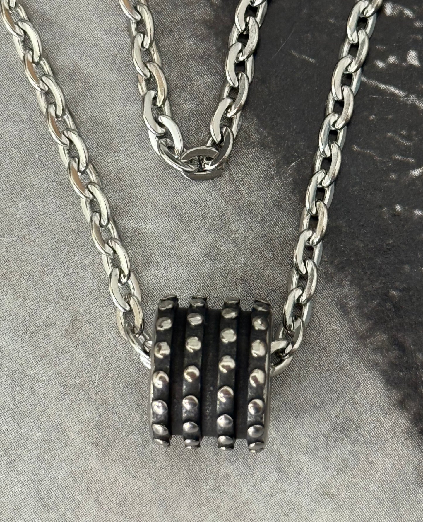 ICON BARREL NECKLACE