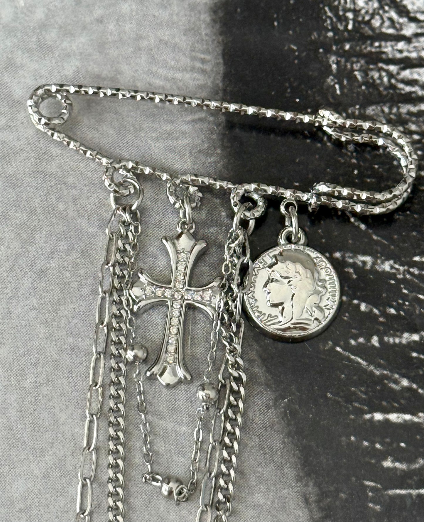 SILVER – CROSS CHAIN BROOCH