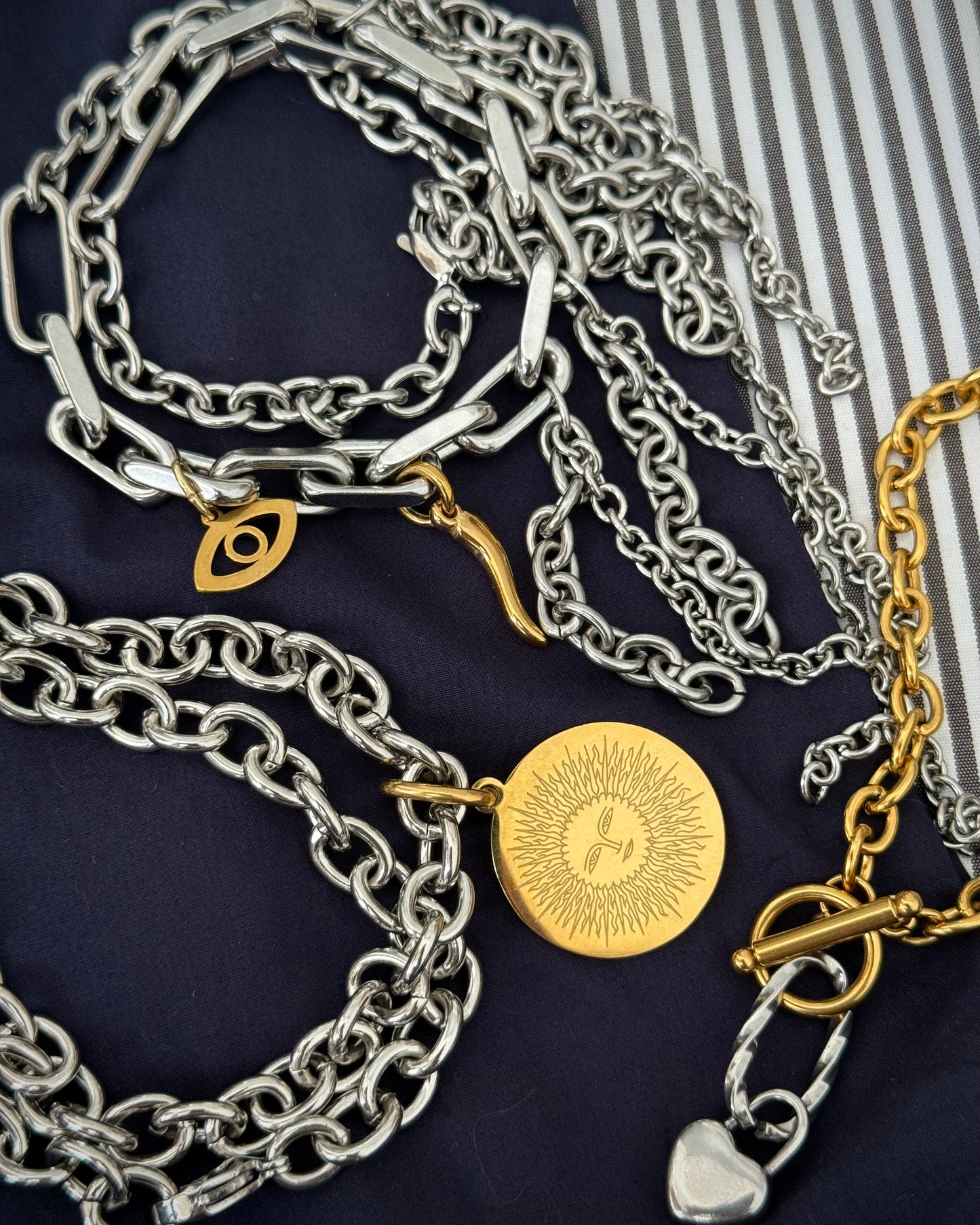 GOLDEN LOCK NECKLACE