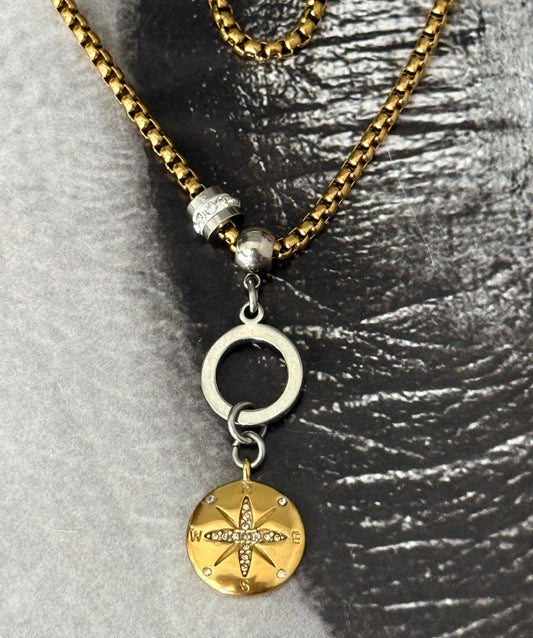COMPASS GLOW NECKLACE