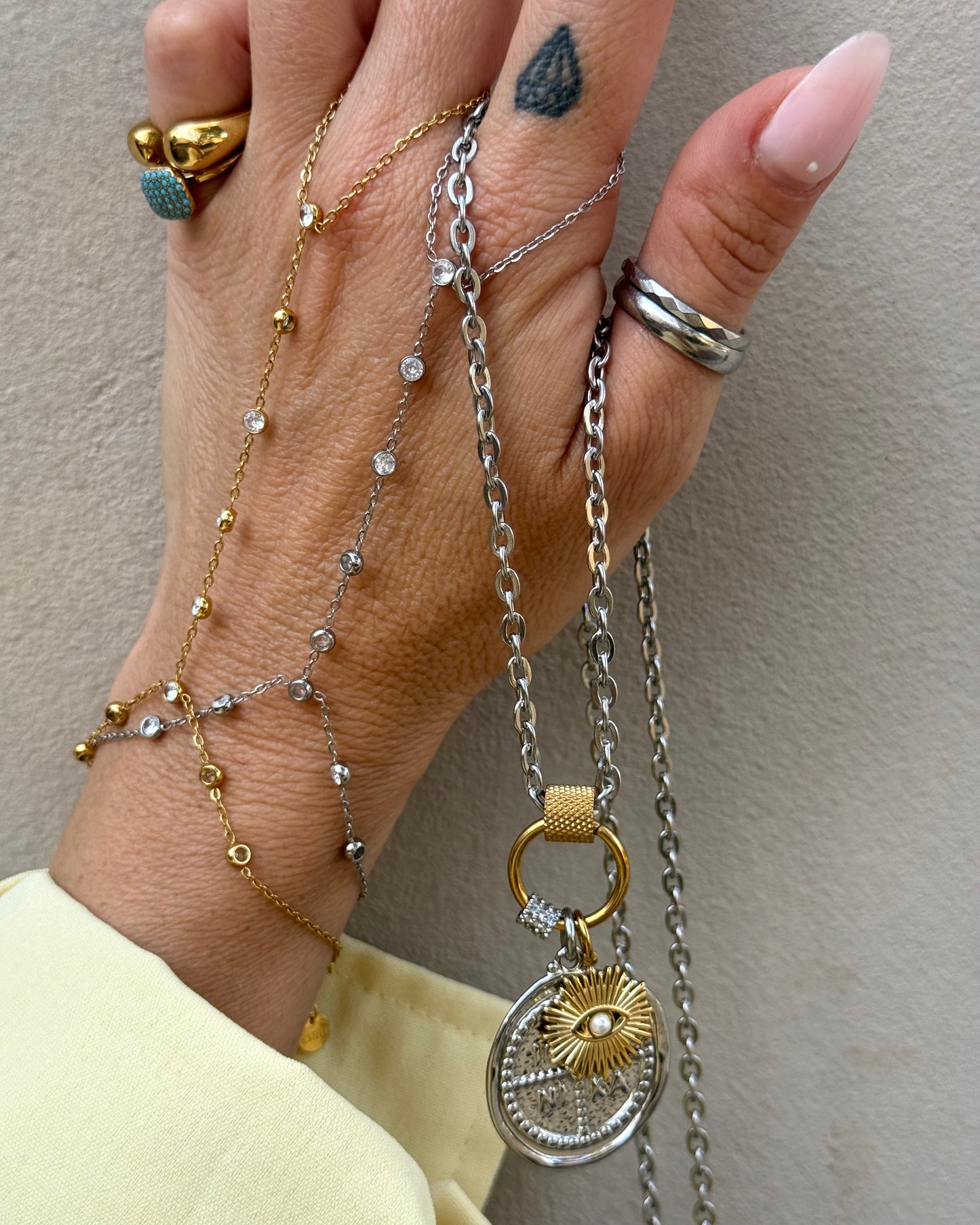GOLD HAND RING
