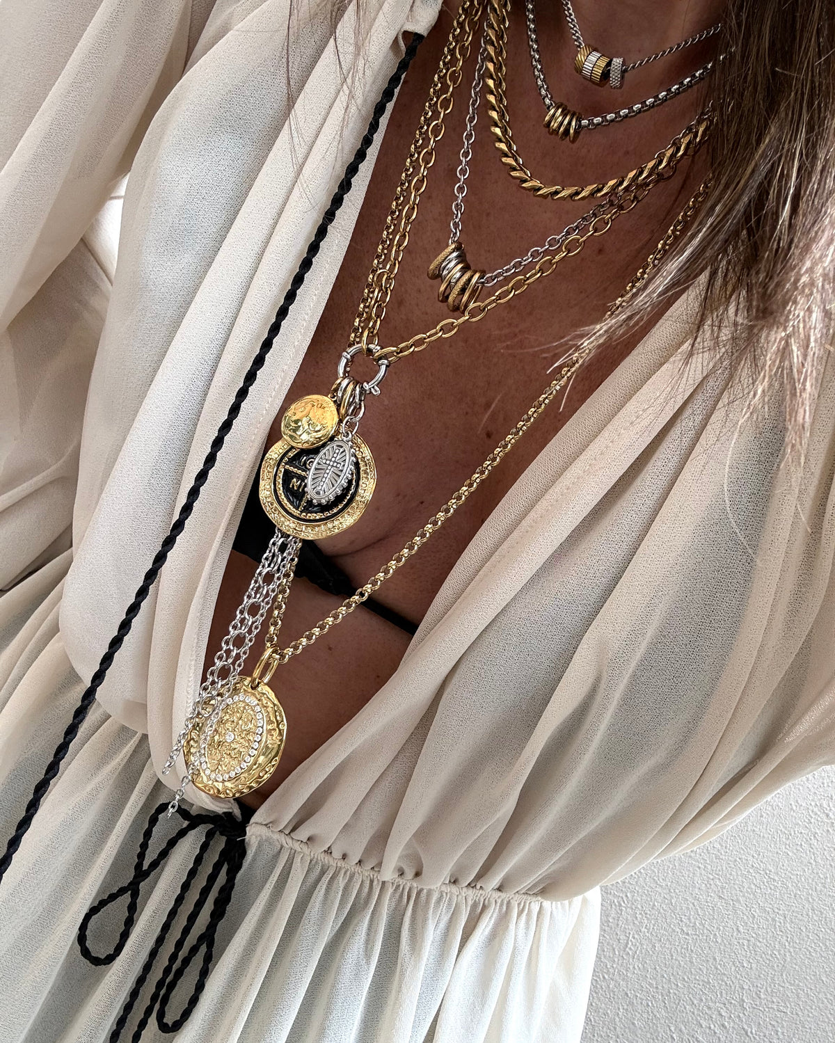 VERSA TIE NECKLACE