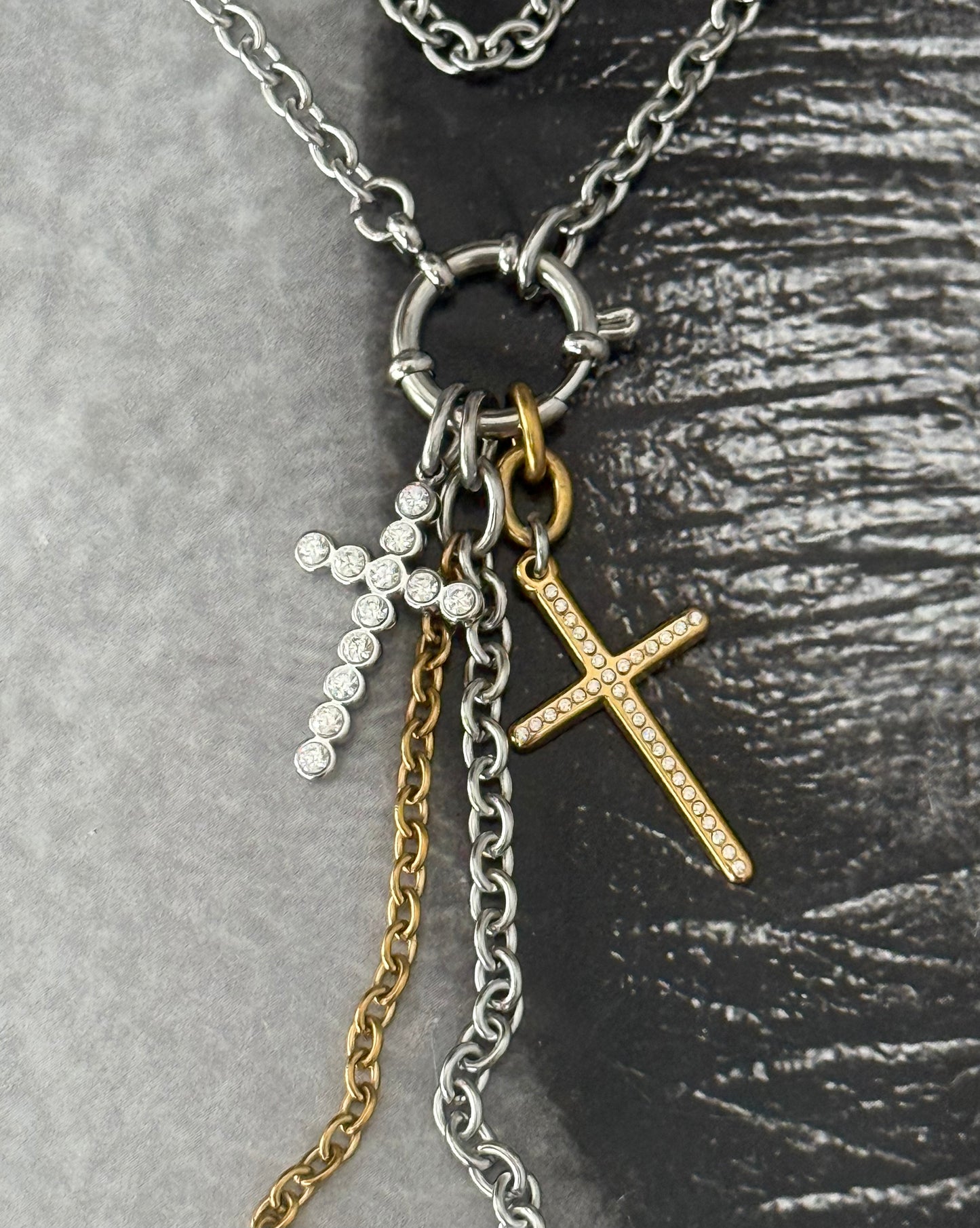 CROSSOVER TIE NECKLACE