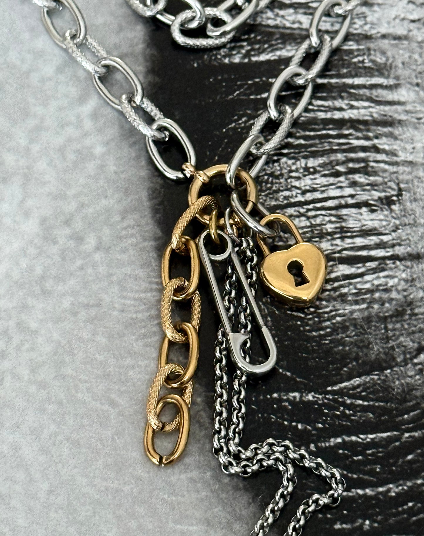 REMOVABLE CHARMS NECKLACE