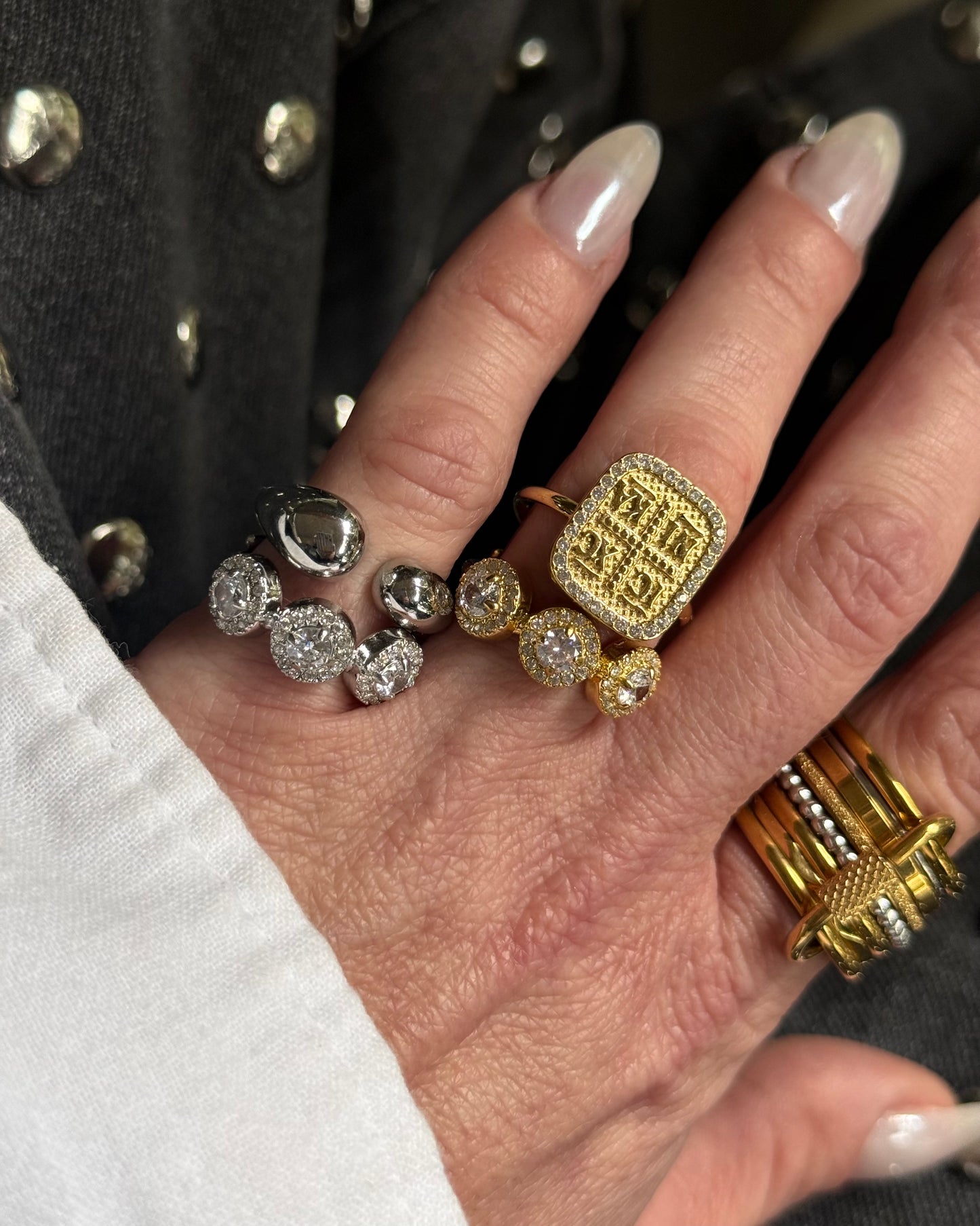 GLOW ADJUSTABLE RING