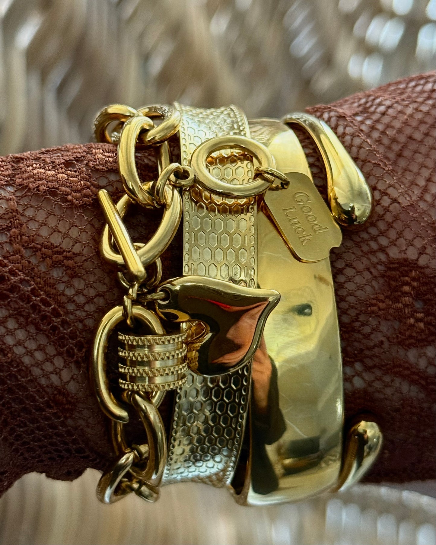 ESSENTIAL GLOW BANGLE