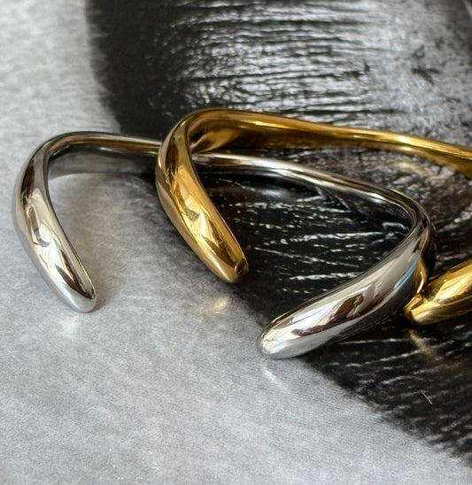 MINIMAL FLOW BANGLE
