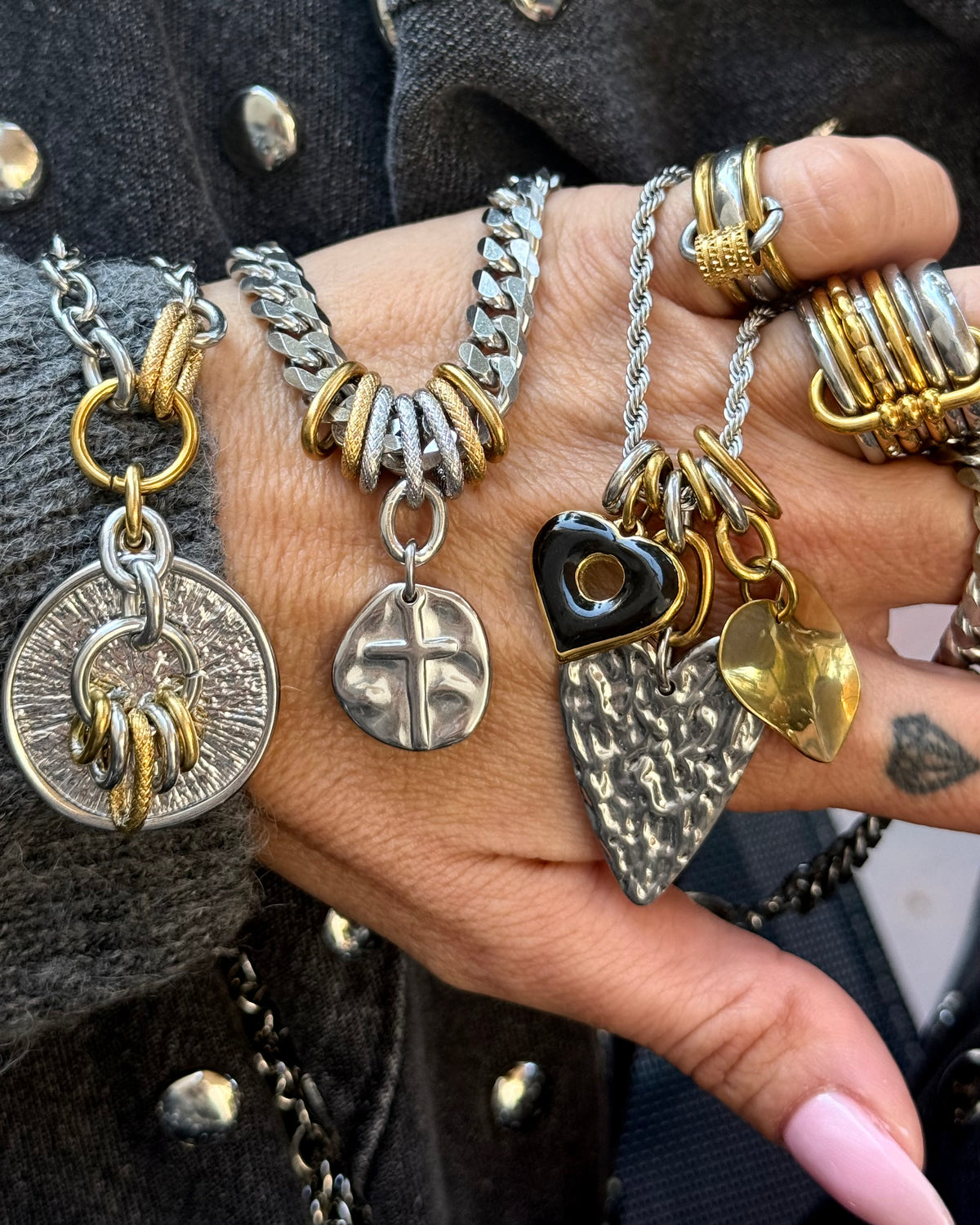 CROSS ATTITUDE NECKLACE