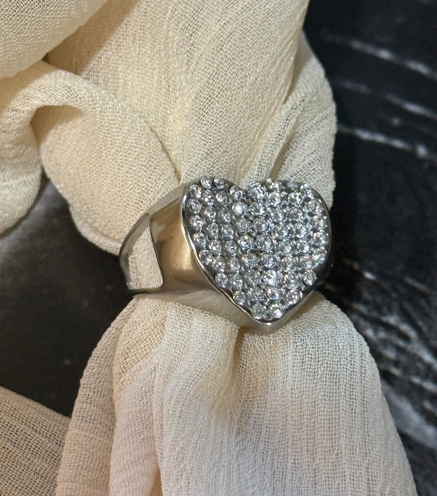 BOLD HEART RING