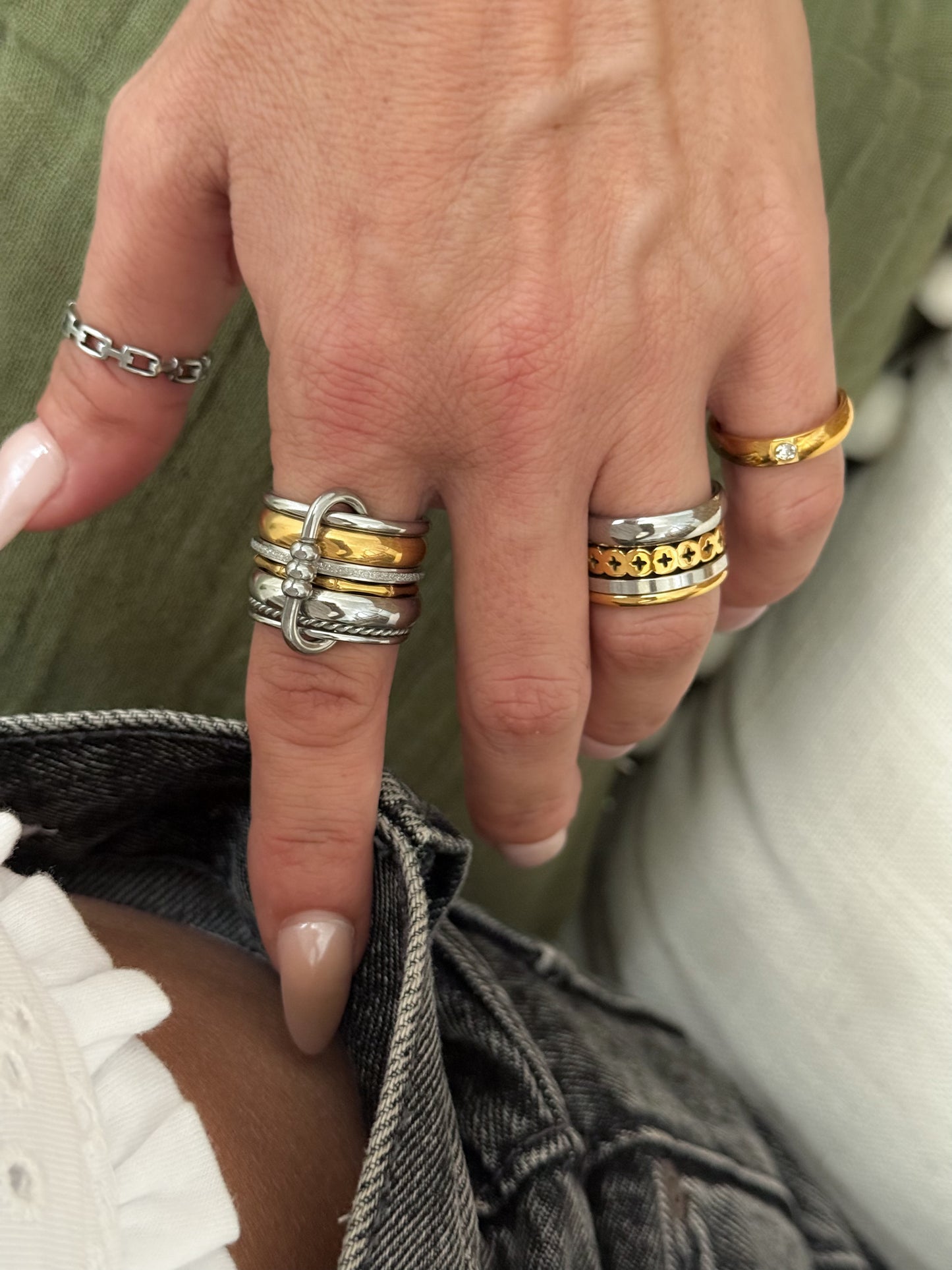 CONNECTED 7 RING (SIZE 8)
