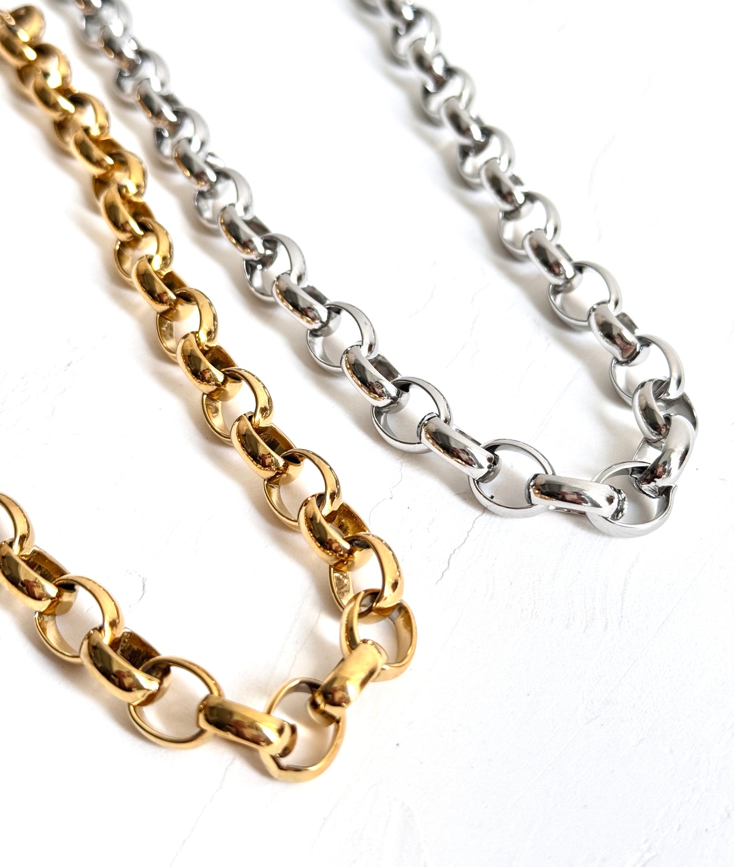 VERA CHAIN NECKLACE