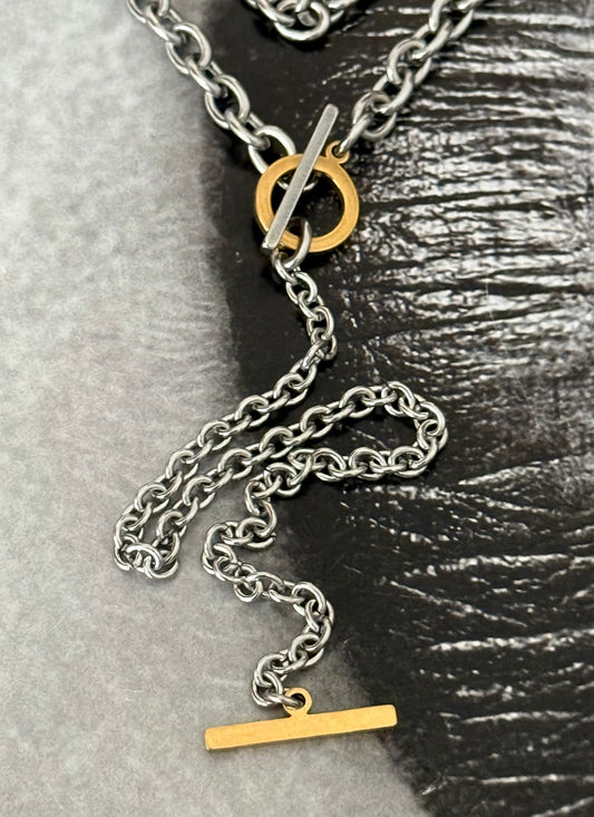 MINIMAL FLOW TIE NECKLACE