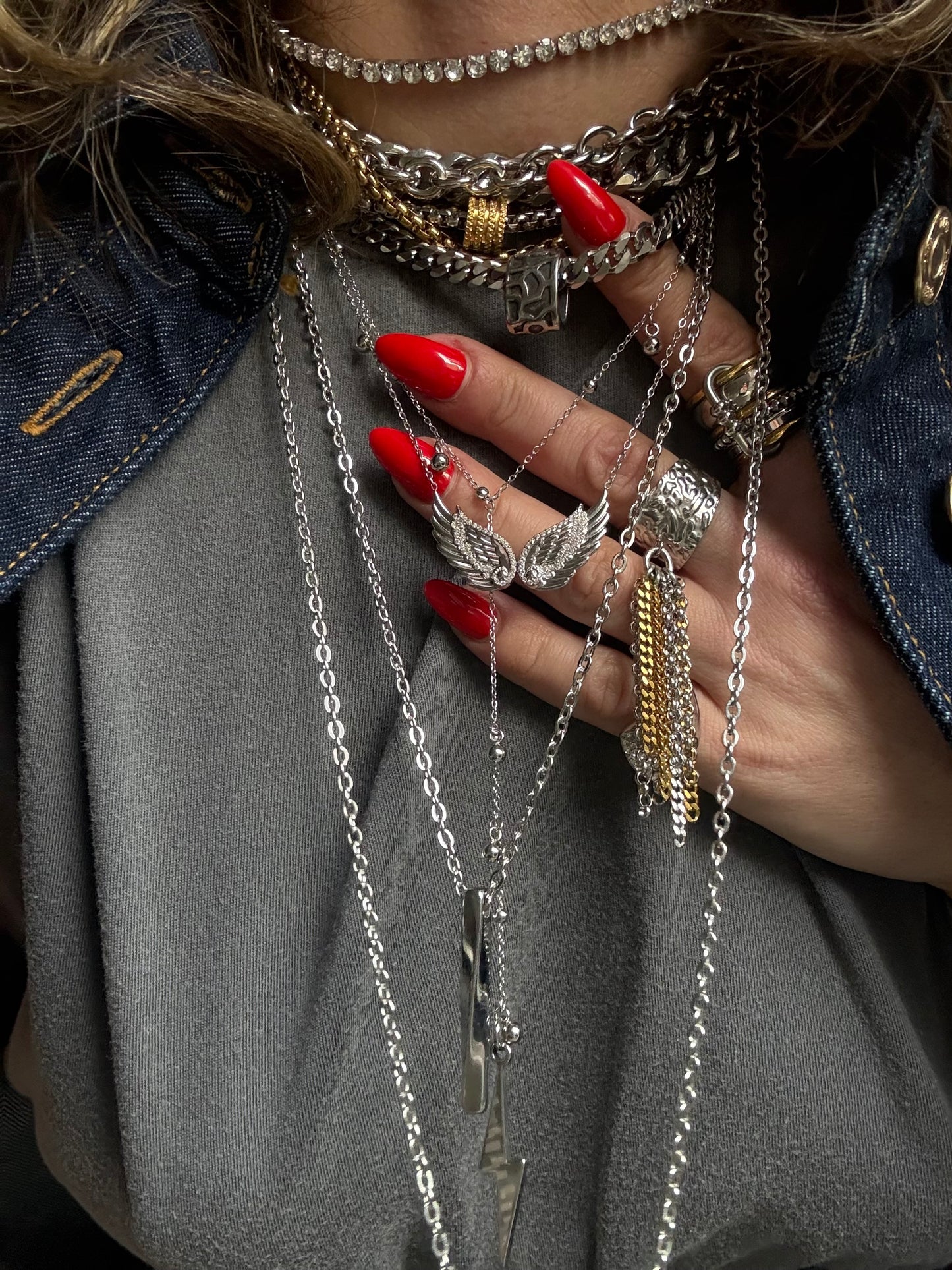 SLEEK BAR NECKLACE
