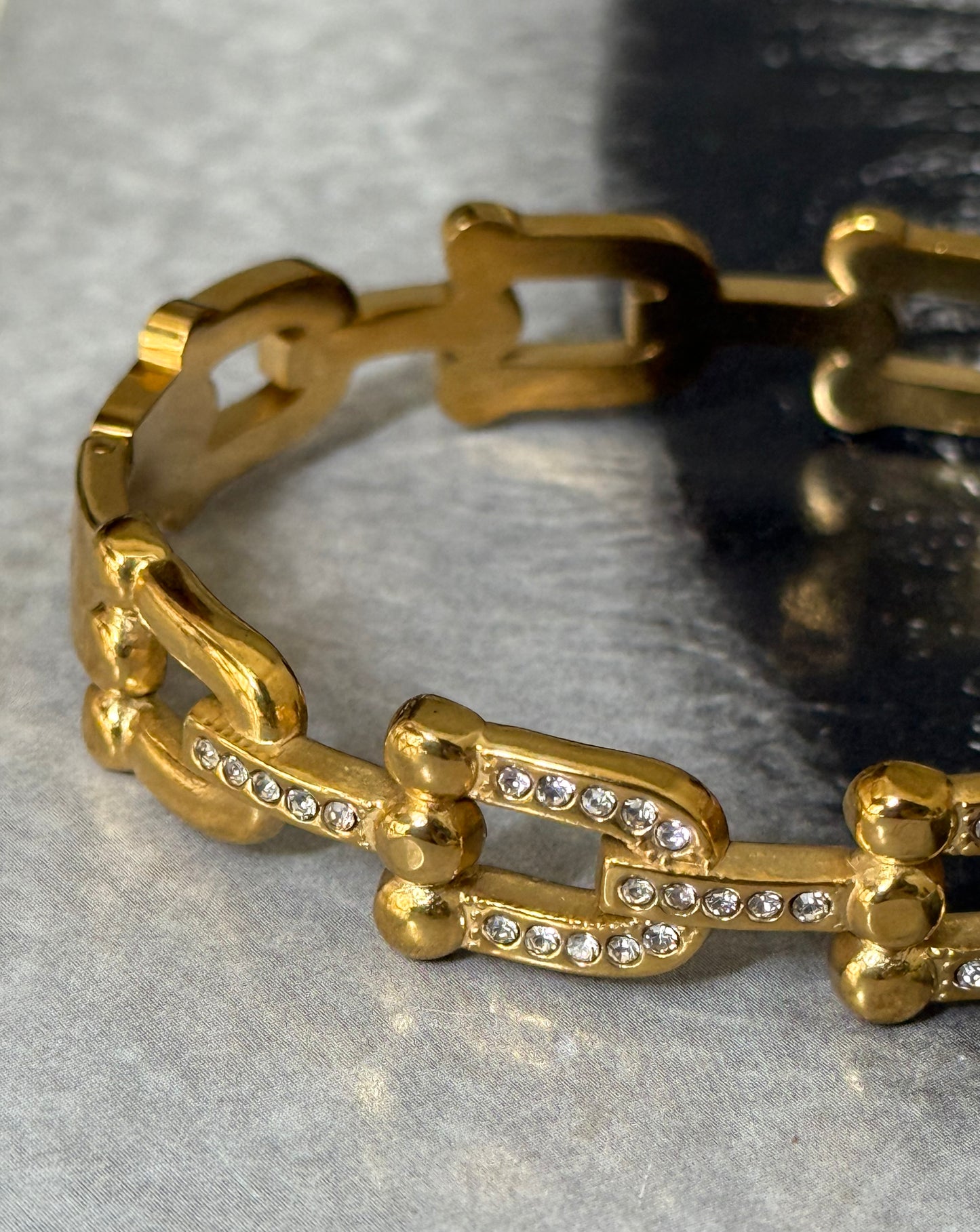 CHAIN GLOW BANGLE