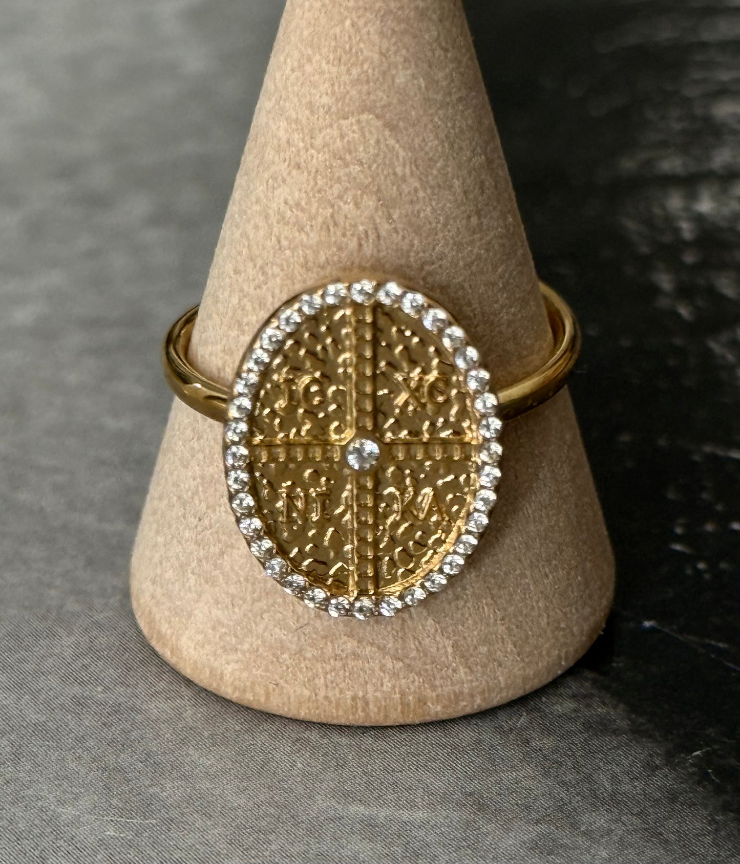 CROSSLINE OVAL RING